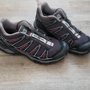 Salomon hiking shoes size 7